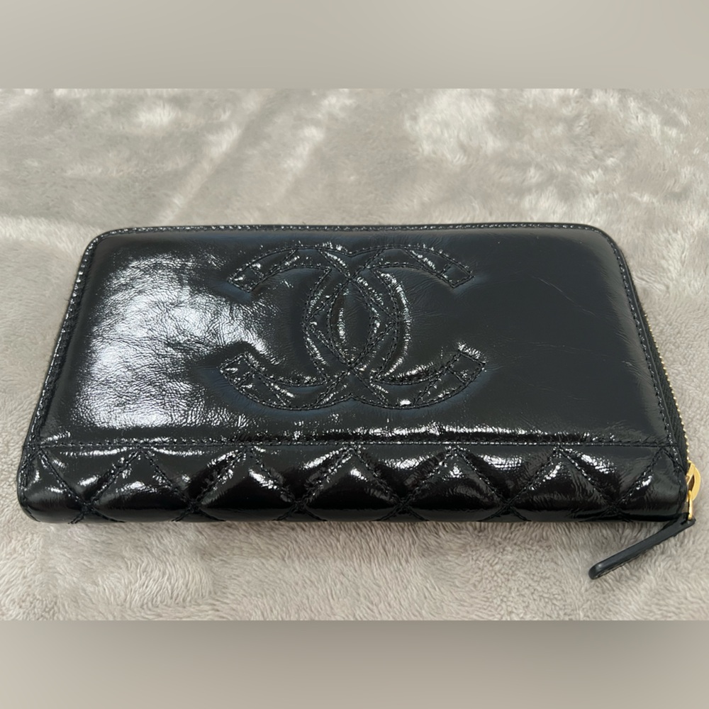 CHANEL Paris-31 Rue Cambon Timeless CC Zip Wallet Quilted Shiny Aged Calfskin